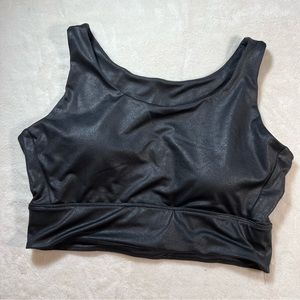 Size Large Black Cropped Tank